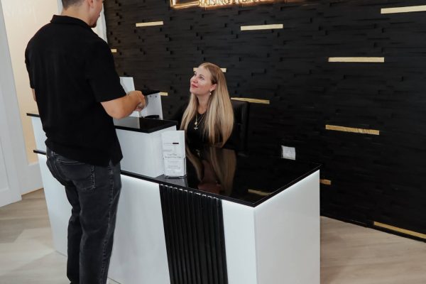 Lobby_Front_Desk